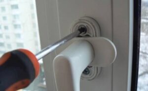 خرابی دستگیره پنجره دو جداره